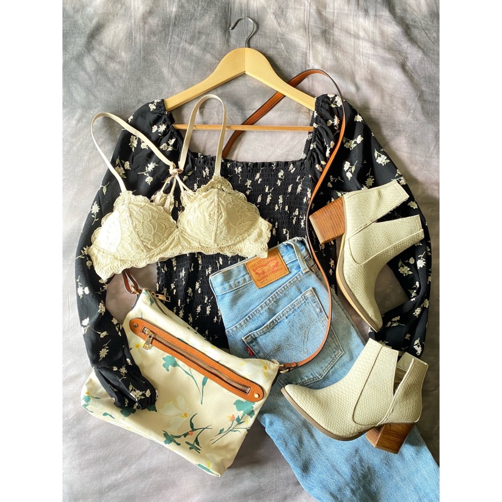Floral Crossbody Purse - Picture 4 of 9